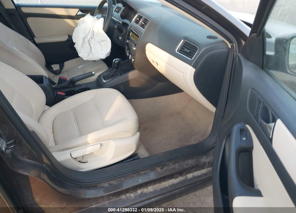 2011 VOLKSWAGEN JETTA VIN: 3VWDX7AJ7BM385096