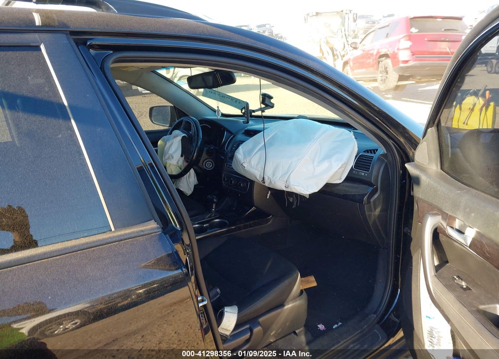 2014 KIA SORENTO LX VIN: 5XYKT3A69EG475944