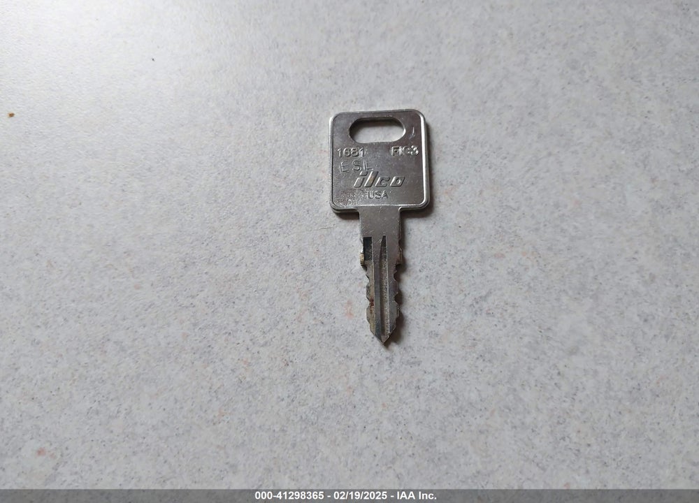 2000 HOLIDAY RAMBLER 26 SK VIN: 1KB181E22YE117516