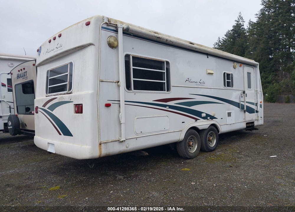 2000 HOLIDAY RAMBLER 26 SK VIN: 1KB181E22YE117516
