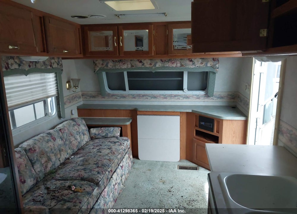 2000 HOLIDAY RAMBLER 26 SK VIN: 1KB181E22YE117516