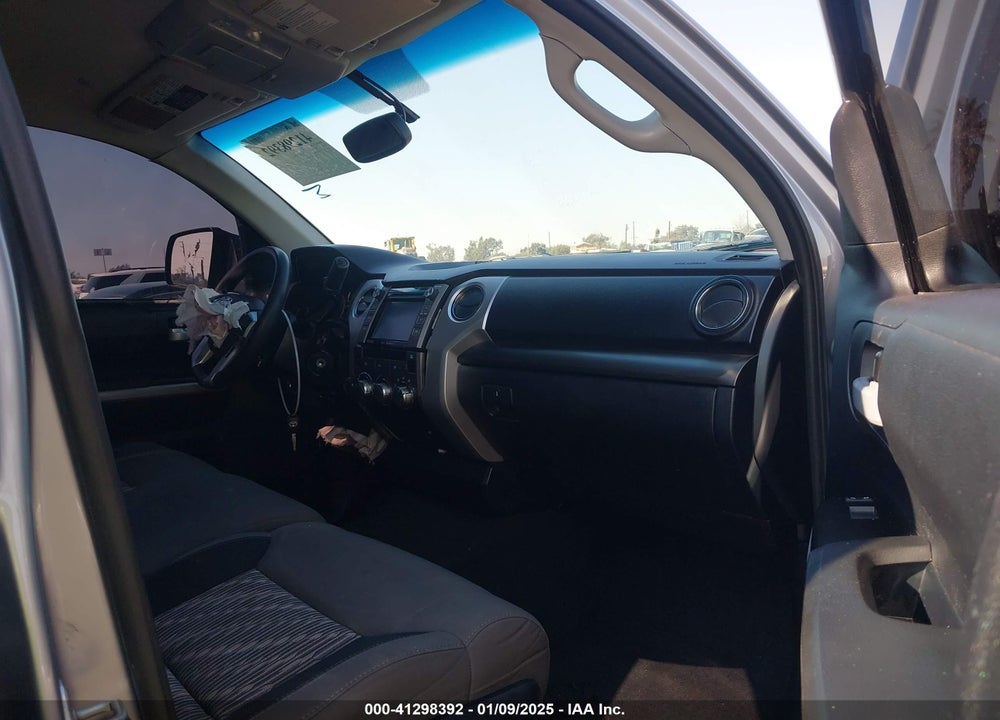 2019 TOYOTA TUNDRA SR5 5.7L V8 VIN: 5TFDY5F17KX828452