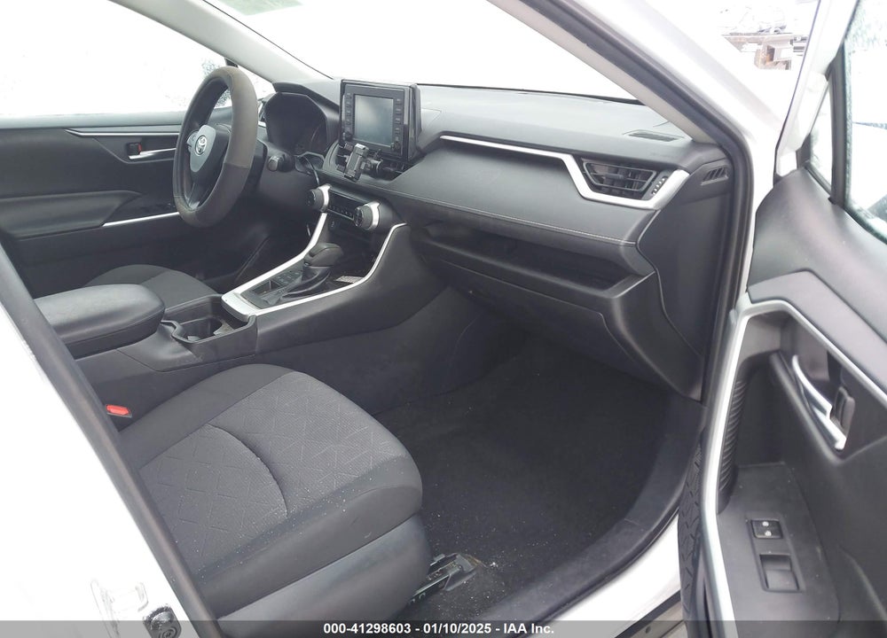 2019 TOYOTA RAV4 XLE VIN: 2T3P1RFV3KW024536