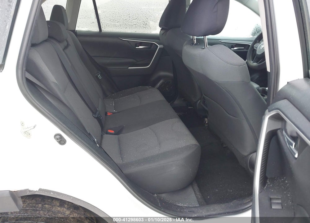 2019 TOYOTA RAV4 XLE VIN: 2T3P1RFV3KW024536