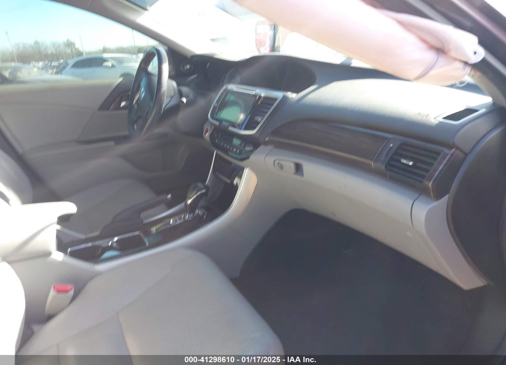 2016 HONDA ACCORD VIN: 1HGCR3F87GA017420