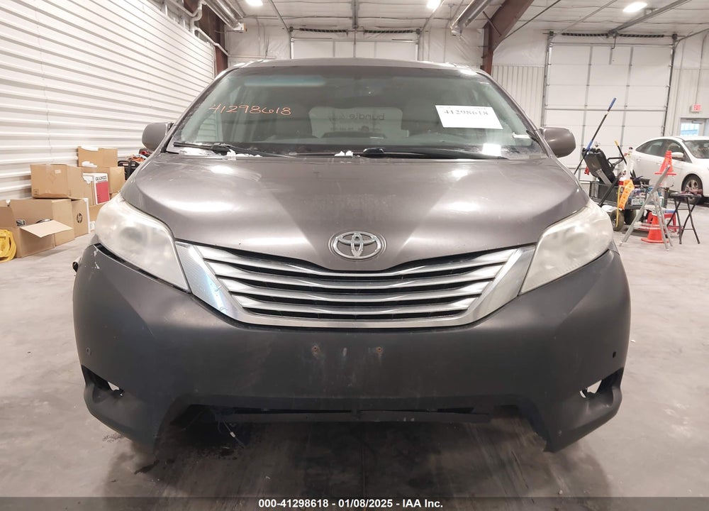 2011 TOYOTA SIENNA XLE LIMITED VIN: 5TDDK3DC1BS010103