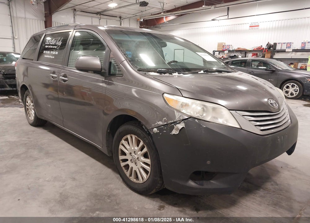 2011 TOYOTA SIENNA XLE LIMITED VIN: 5TDDK3DC1BS010103