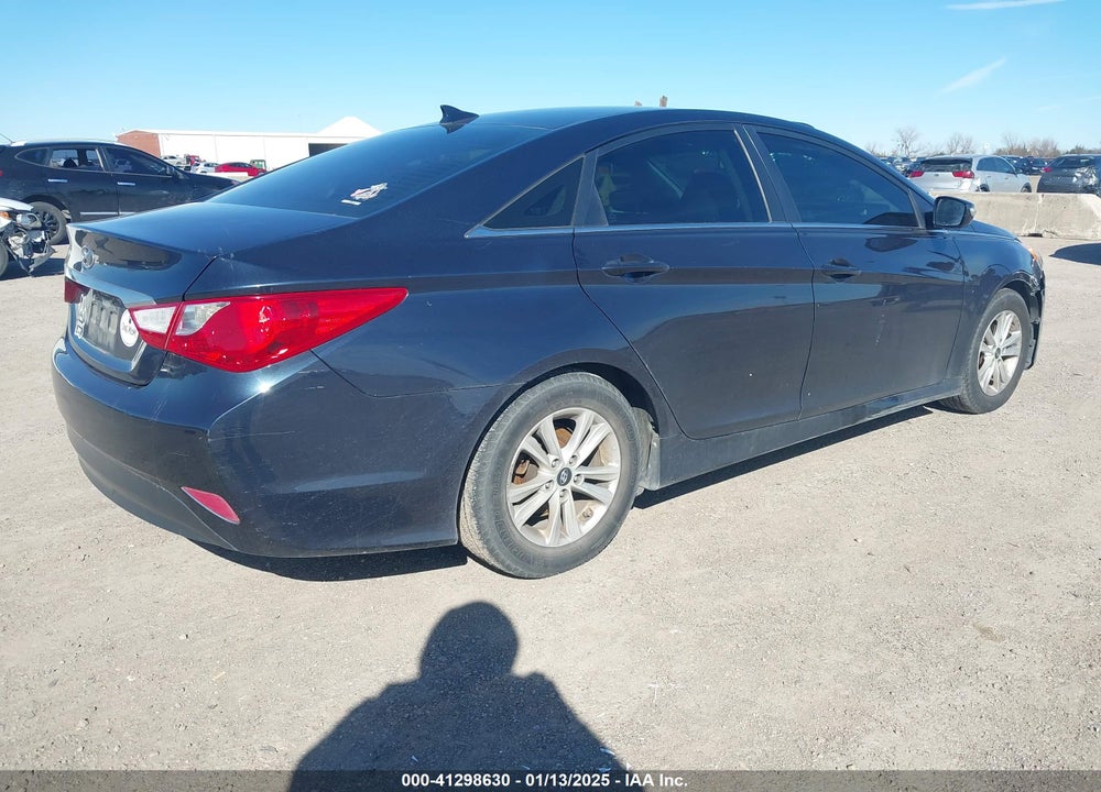 2014 HYUNDAI SONATA VIN: 5NPEB4AC2EH821806