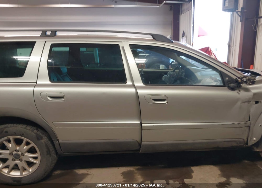 2004 VOLVO XC70 2.5T VIN: YV1SZ59H341158184