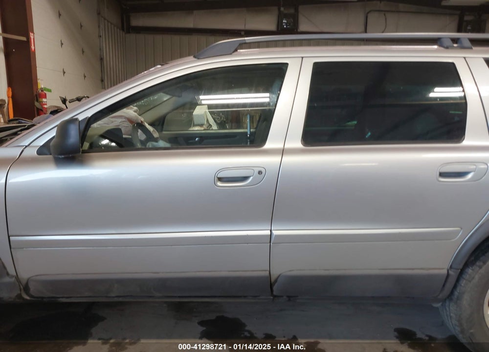 2004 VOLVO XC70 2.5T VIN: YV1SZ59H341158184