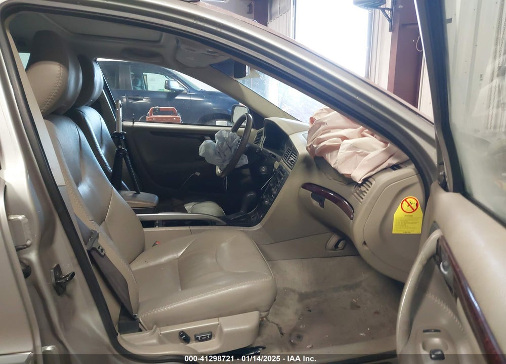 2004 VOLVO XC70 2.5T VIN: YV1SZ59H341158184