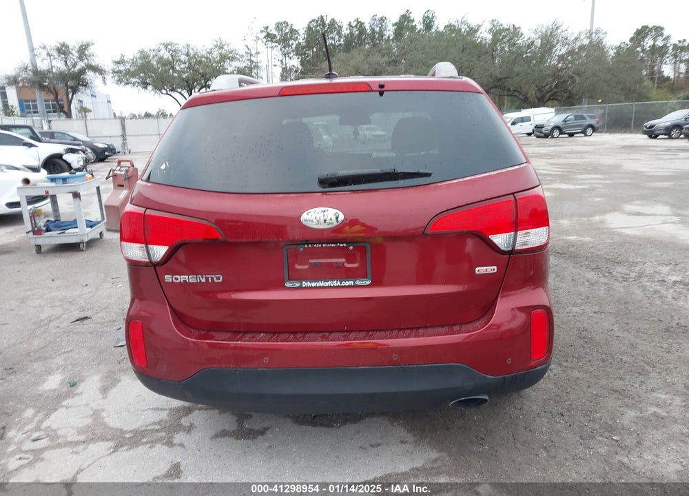 2015 KIA SORENTO LX VIN: 5XYKT3A67FG593475