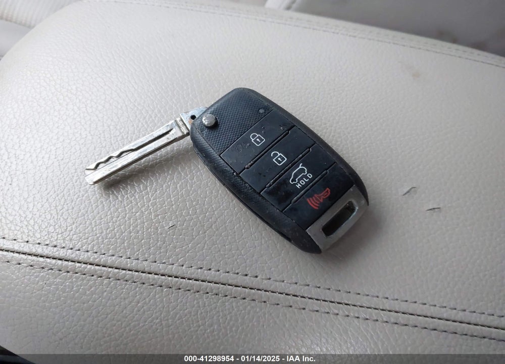 2015 KIA SORENTO LX VIN: 5XYKT3A67FG593475