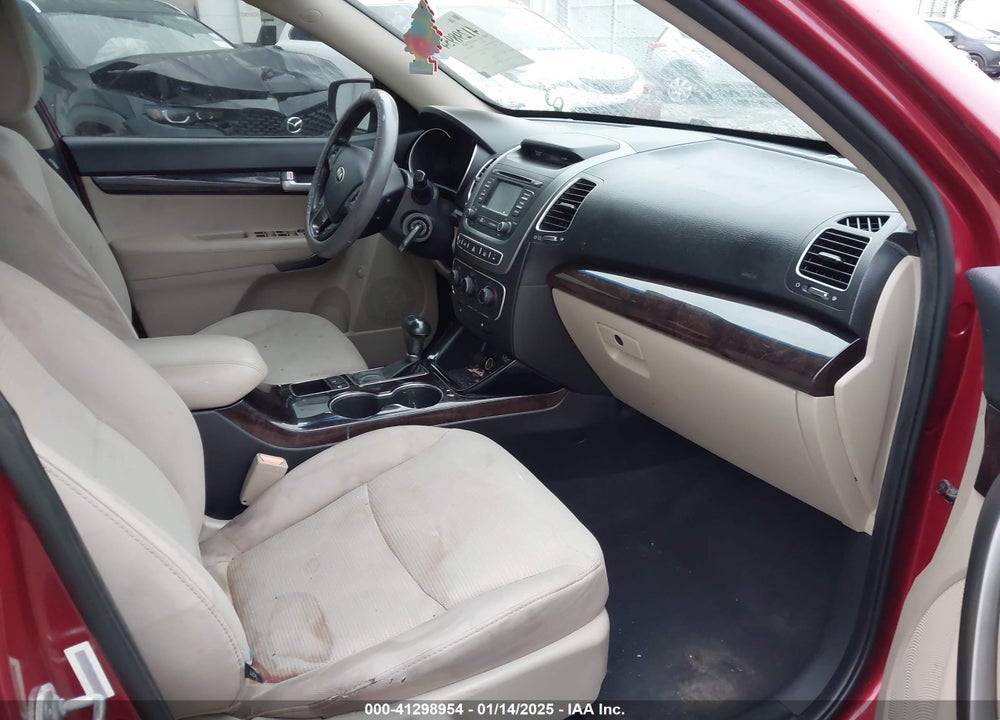 2015 KIA SORENTO LX VIN: 5XYKT3A67FG593475