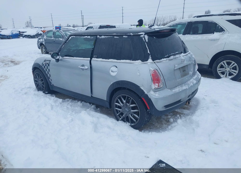 2006 MINI COOPER S VIN: WMWRE33586TL23444