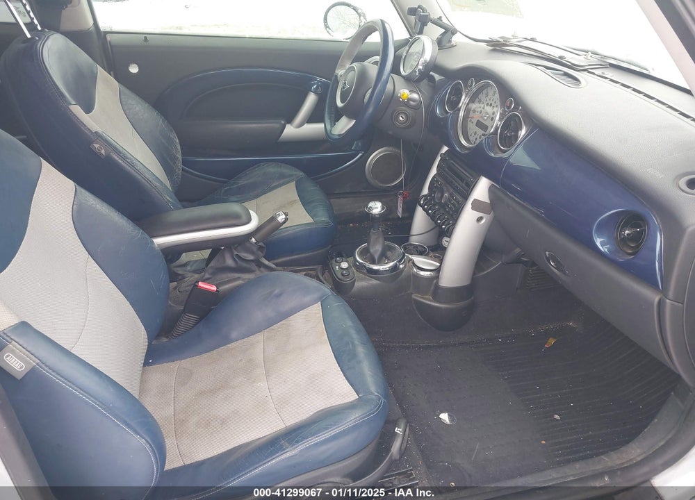 2006 MINI COOPER S VIN: WMWRE33586TL23444