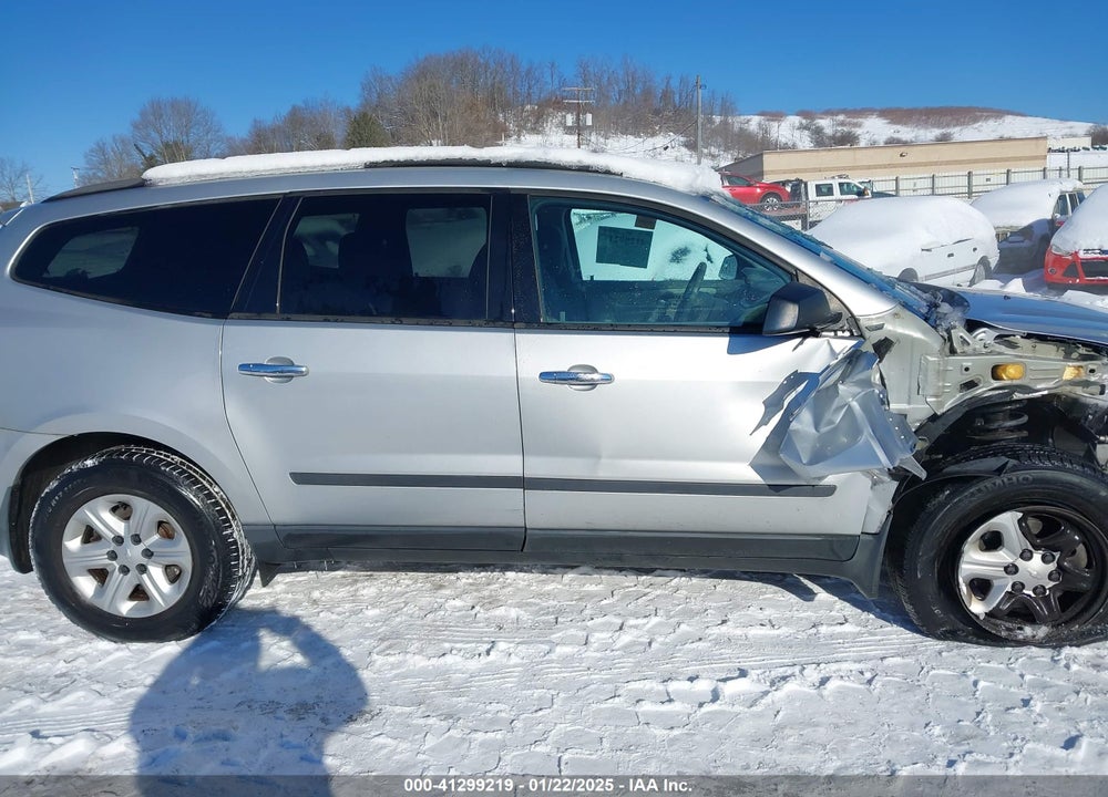 2013 CHEVROLET TRAVERSE LS VIN: 1GNKVFKD1DJ104162