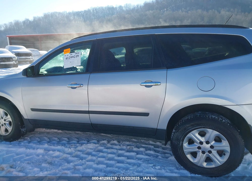 2013 CHEVROLET TRAVERSE LS VIN: 1GNKVFKD1DJ104162