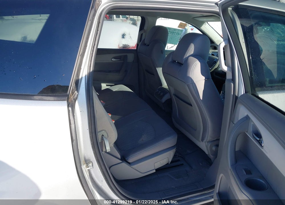 2013 CHEVROLET TRAVERSE LS VIN: 1GNKVFKD1DJ104162
