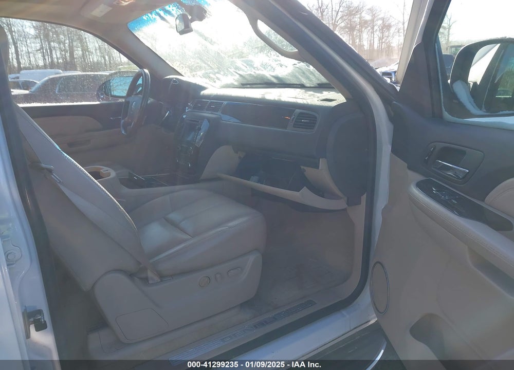 2008 GMC YUKON XL 1500 DENALI VIN: 1GKFK66808J137955