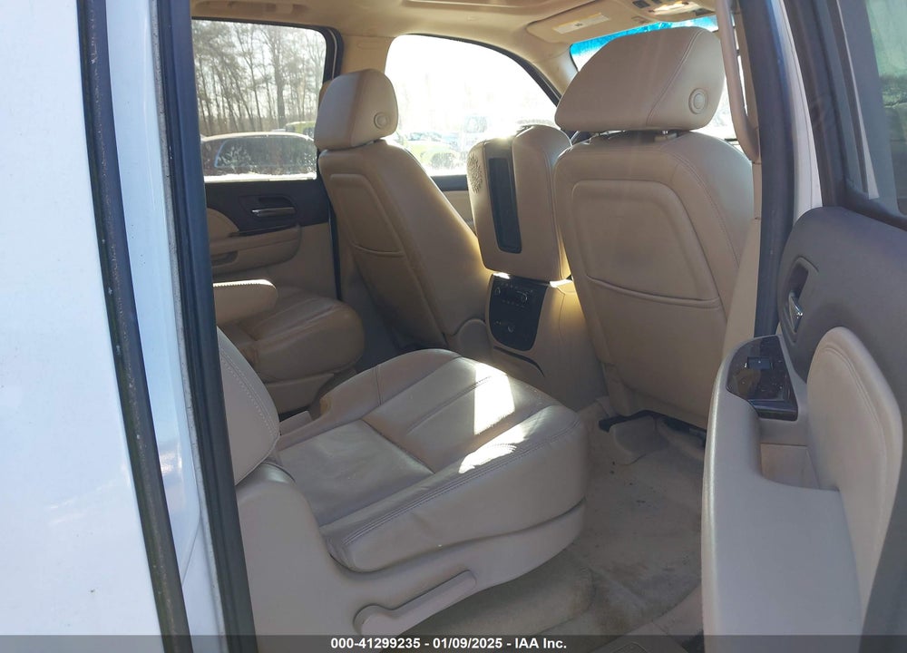 2008 GMC YUKON XL 1500 DENALI VIN: 1GKFK66808J137955