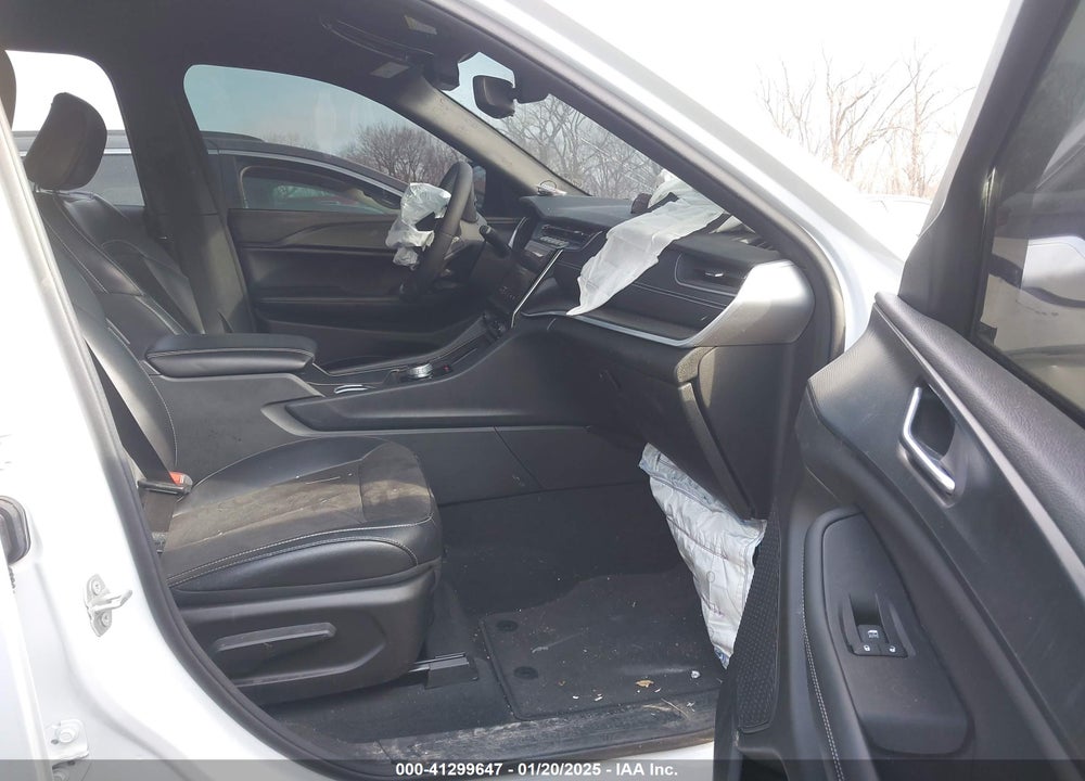 2024 JEEP GRAND CHEROKEE L ALTITUDE 4X4 VIN: 1C4RJKAG3R8549024