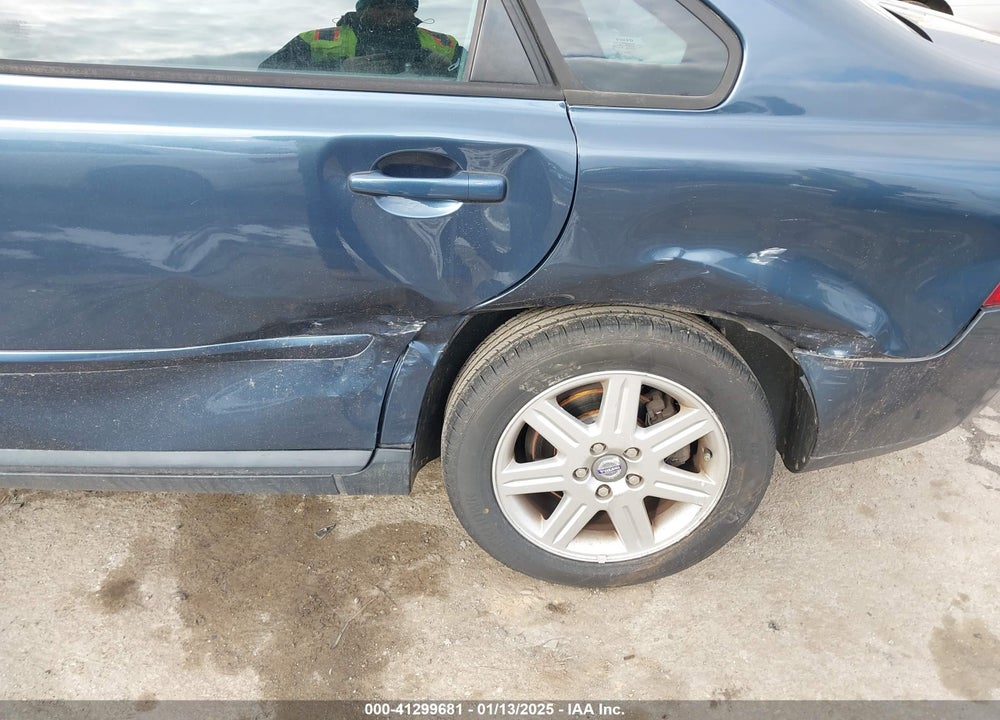 2007 VOLVO S40 2.4I VIN: YV1MS382872296588