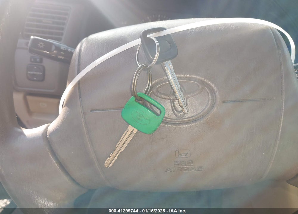1999 TOYOTA AVALON XL VIN: 4T1BF18B8XU348257