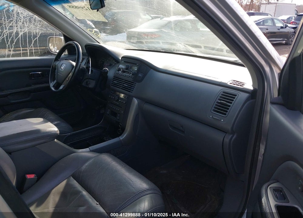 2005 HONDA PILOT EX-L VIN: 5FNYF18565B063068