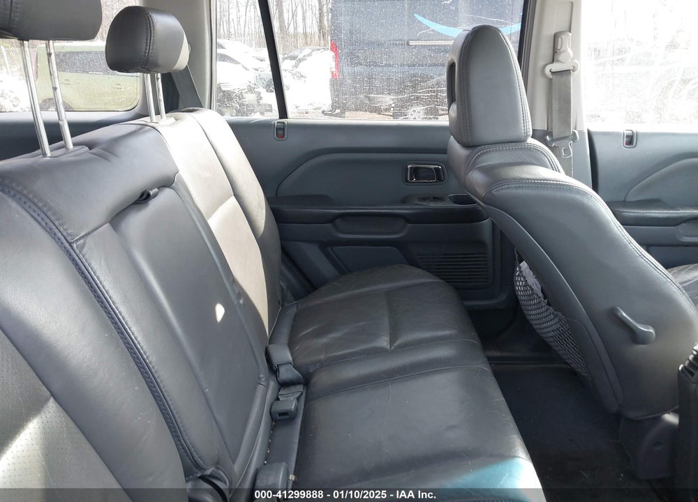2005 HONDA PILOT EX-L VIN: 5FNYF18565B063068
