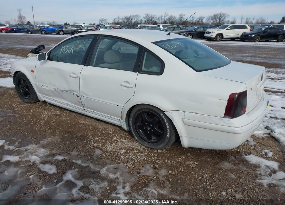1998 VOLKSWAGEN PASSAT GLS VIN: WVWMA63B4WE294951