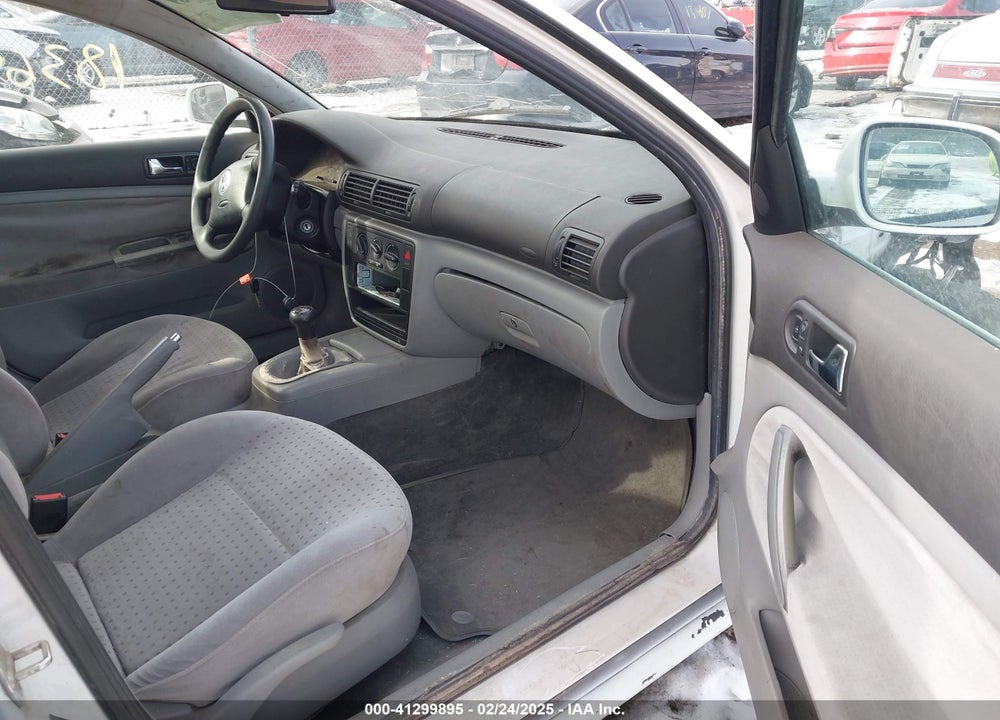 1998 VOLKSWAGEN PASSAT GLS VIN: WVWMA63B4WE294951