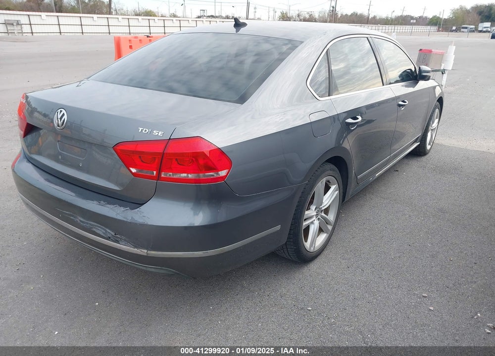 2014 VOLKSWAGEN PASSAT 2.0L TDI SE VIN: 1VWBN7A30EC001521