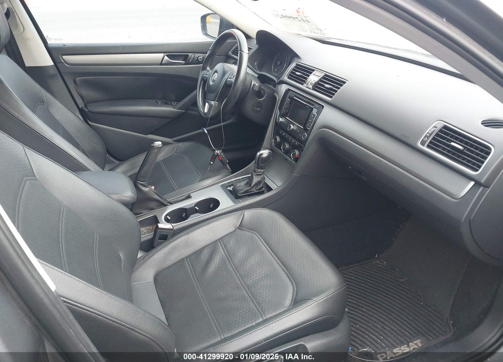2014 VOLKSWAGEN PASSAT 2.0L TDI SE VIN: 1VWBN7A30EC001521
