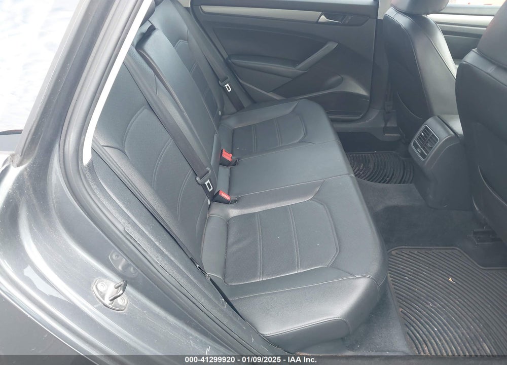 2014 VOLKSWAGEN PASSAT 2.0L TDI SE VIN: 1VWBN7A30EC001521