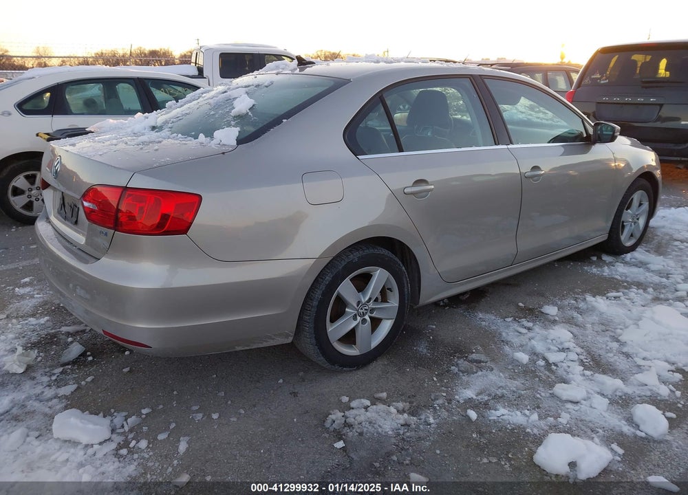 2013 VOLKSWAGEN JETTA VIN: 3VWLL7AJ0DM231551