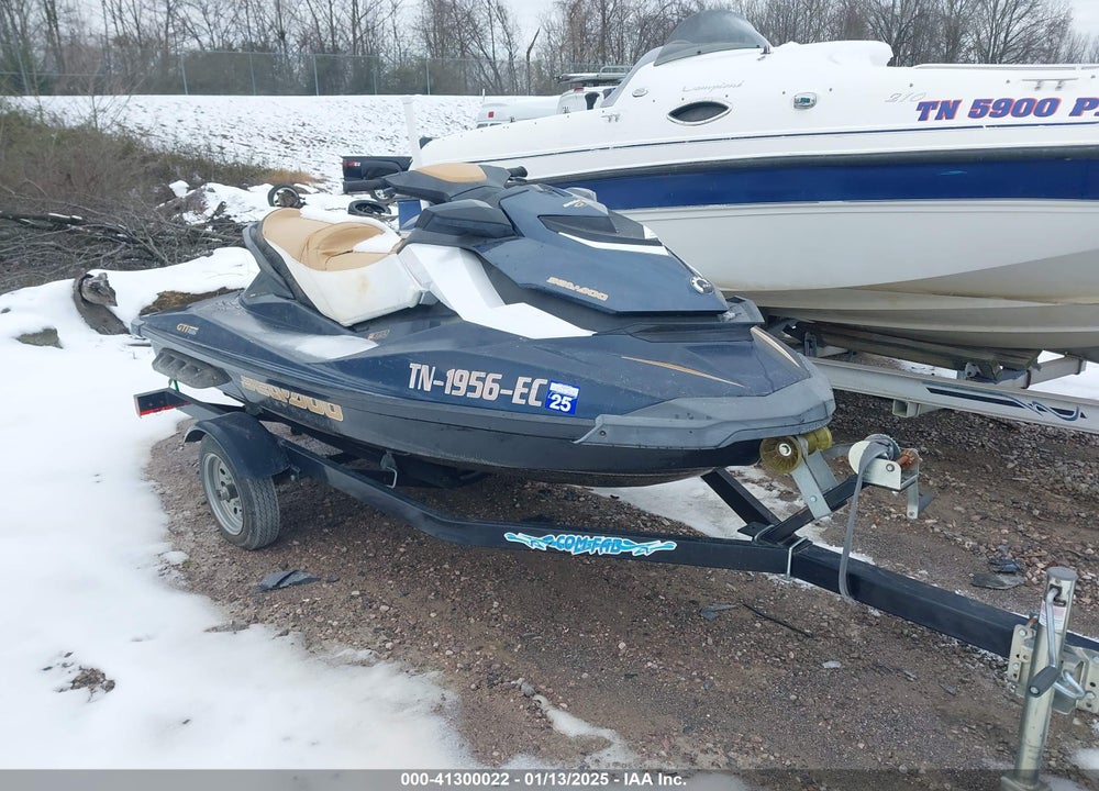 2012 SEADOO JETSKI VIN: YDU21681C111