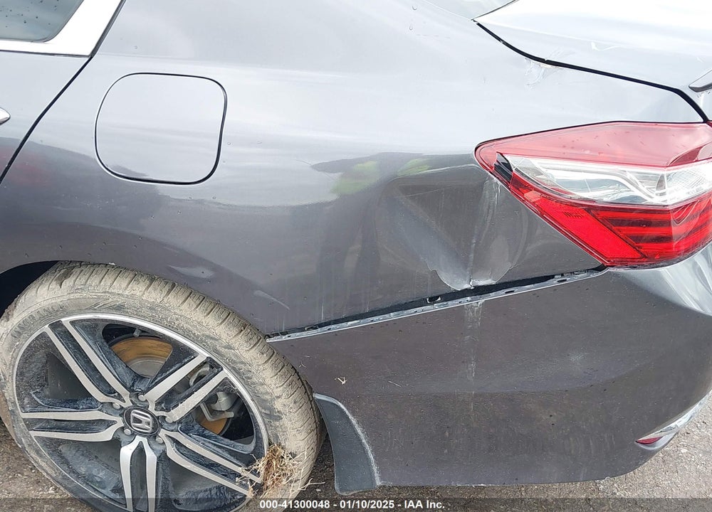 2017 HONDA ACCORD VIN: 1HGCR3F97HA028928