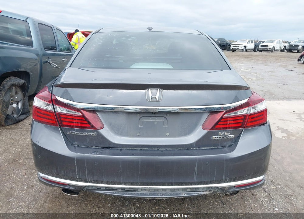 2017 HONDA ACCORD VIN: 1HGCR3F97HA028928