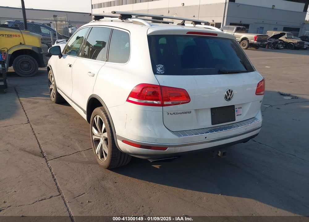 2017 VOLKSWAGEN TOUAREG VIN: WVGRF7BP6HD003848