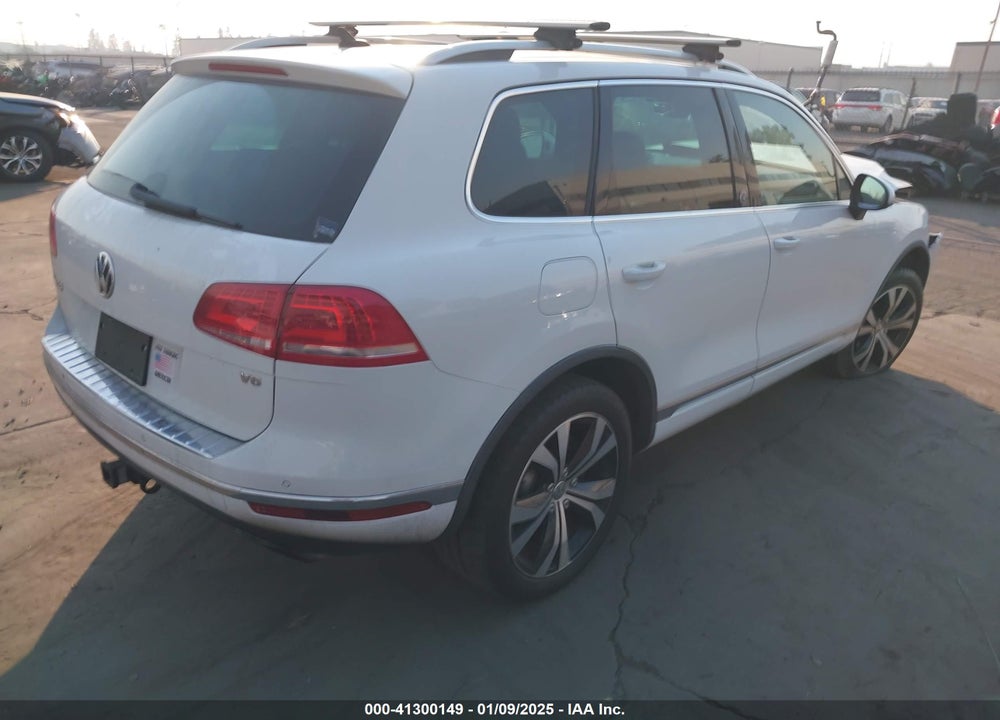 2017 VOLKSWAGEN TOUAREG VIN: WVGRF7BP6HD003848