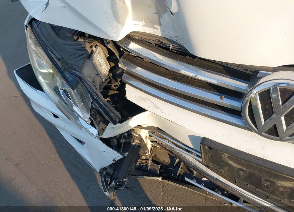 2017 VOLKSWAGEN TOUAREG VIN: WVGRF7BP6HD003848