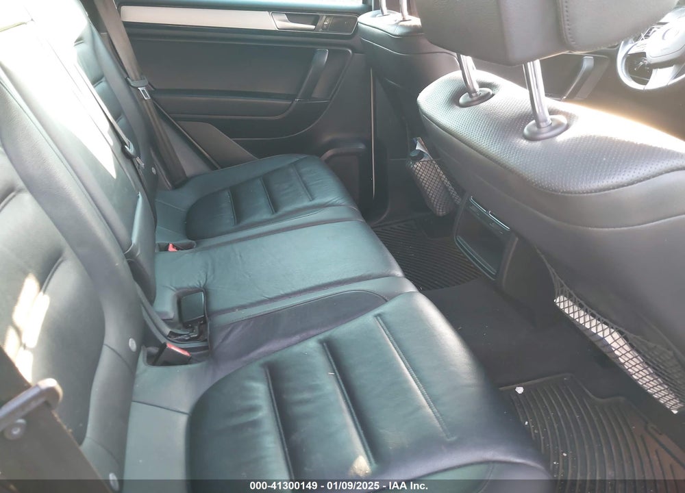 2017 VOLKSWAGEN TOUAREG VIN: WVGRF7BP6HD003848