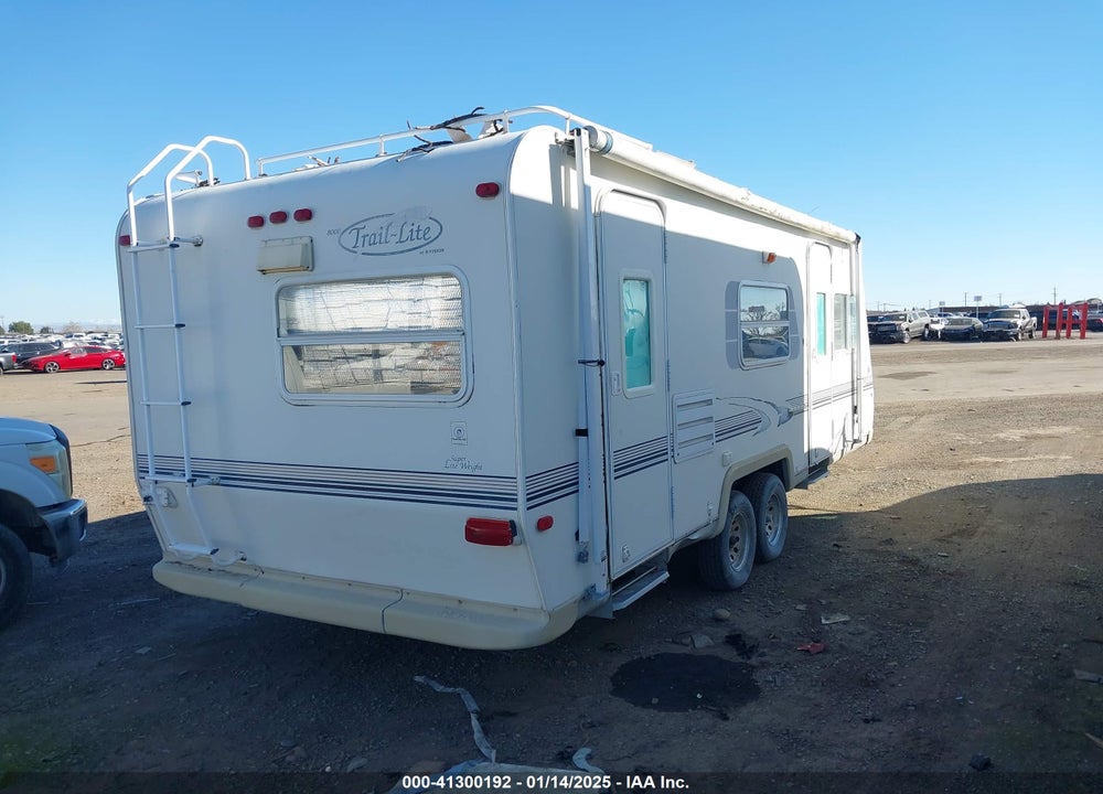 2001 R-VISION TRAIL LITE VIN: 4WY200L2811076041