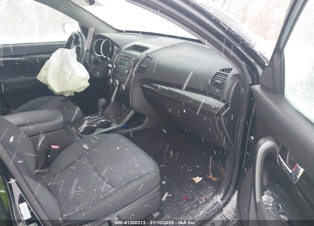 2013 KIA SORENTO VIN: 5XYKT3A11DG401159