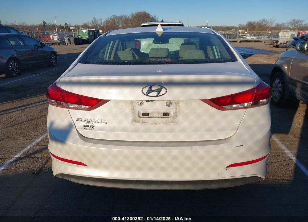 2018 HYUNDAI ELANTRA VIN: 5NPD84LF5JH341223