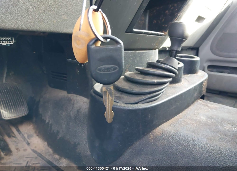 2005 FORD F-150 STX/XL/XLT VIN: 1FTRX14W05FB27858