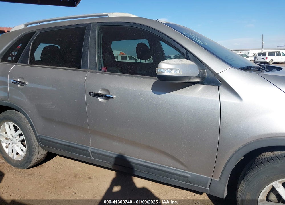 2014 KIA SORENTO LX VIN: 5XYKT3A63EG456189