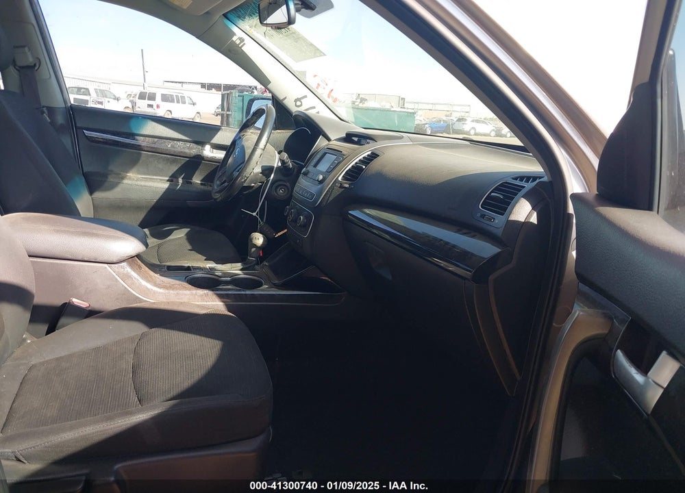 2014 KIA SORENTO LX VIN: 5XYKT3A63EG456189