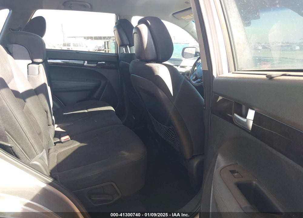 2014 KIA SORENTO LX VIN: 5XYKT3A63EG456189